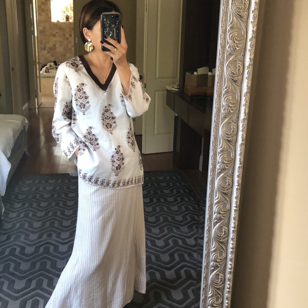 Jones New York white and brown flower print linen top